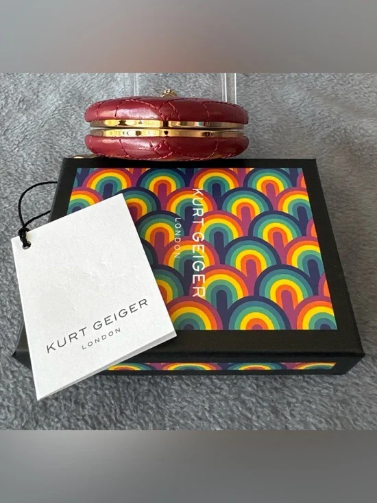 Kurt Geiger NWT Kensington Heart Shaped Mirror Keychain
Comes With A Box - Picture 7 of 13